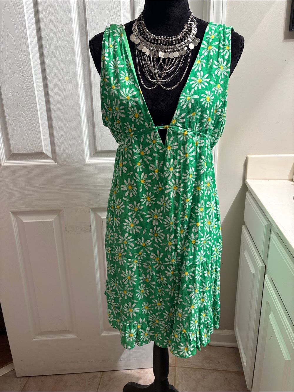 Love Tree Green Daisy Print Sleeveless V-Neck Sundress